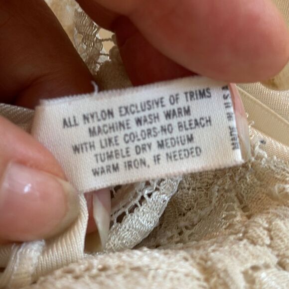 Vintage Shadowline off white nylon full slip with lace trim - Picture 9 of 9